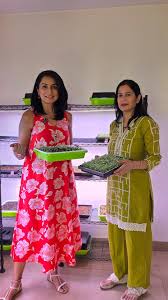 Sonia Pardasani with TV anchor Aditi Arora Sawant on Saas Bahu aur Saazish ABP News
